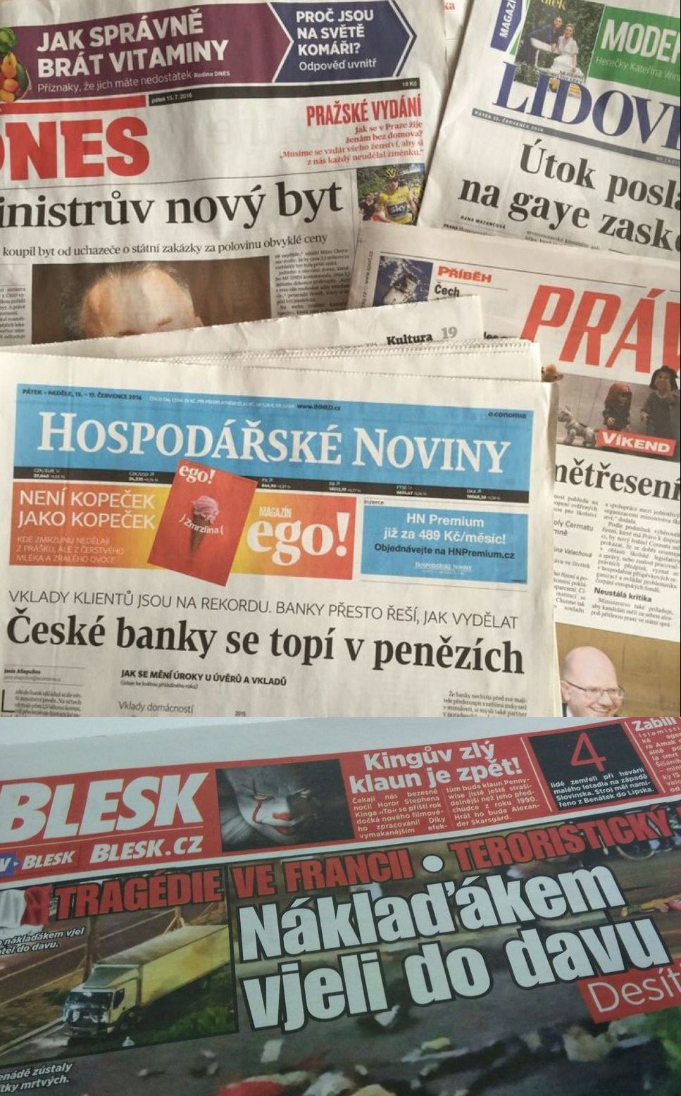 titulní strany českých deníků 15. července 2016